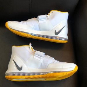 Nike Air Force Max BRAND NEW NIKE Air Force Max